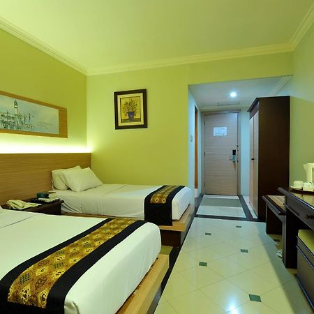 Hotel Grasia Semarang Bagian luar foto