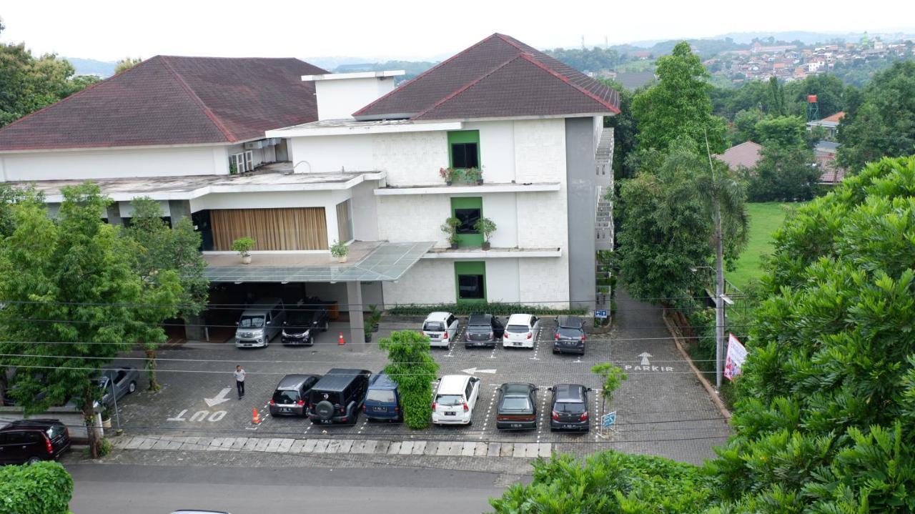 Hotel Grasia Semarang Bagian luar foto