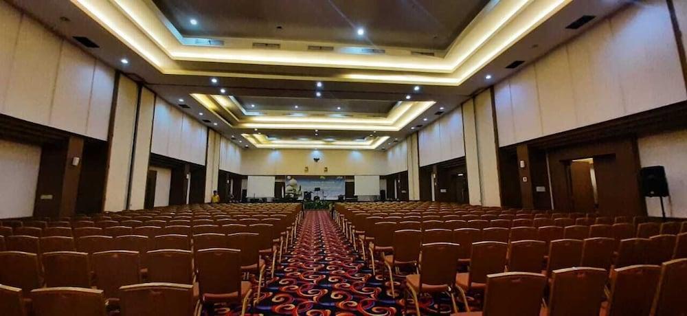 Hotel Grasia Semarang Bagian luar foto