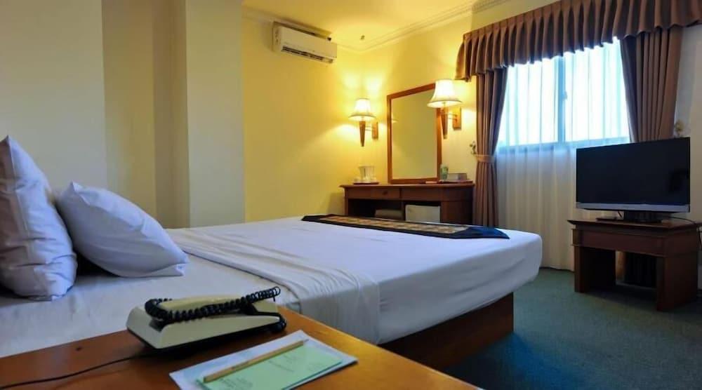 Hotel Grasia Semarang Bagian luar foto