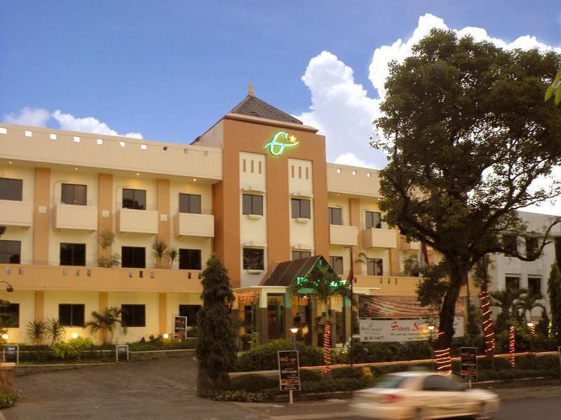 Hotel Grasia Semarang Bagian luar foto