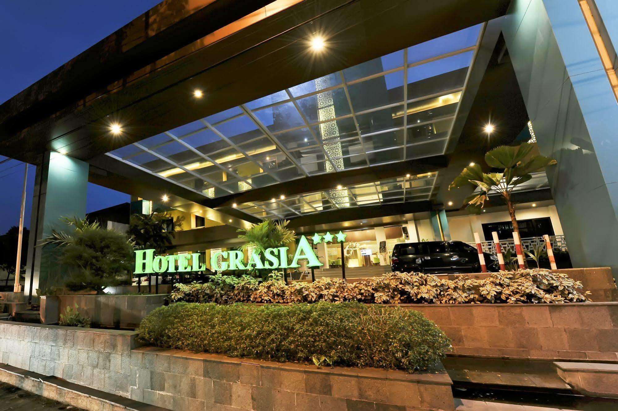 Hotel Grasia Semarang Bagian luar foto