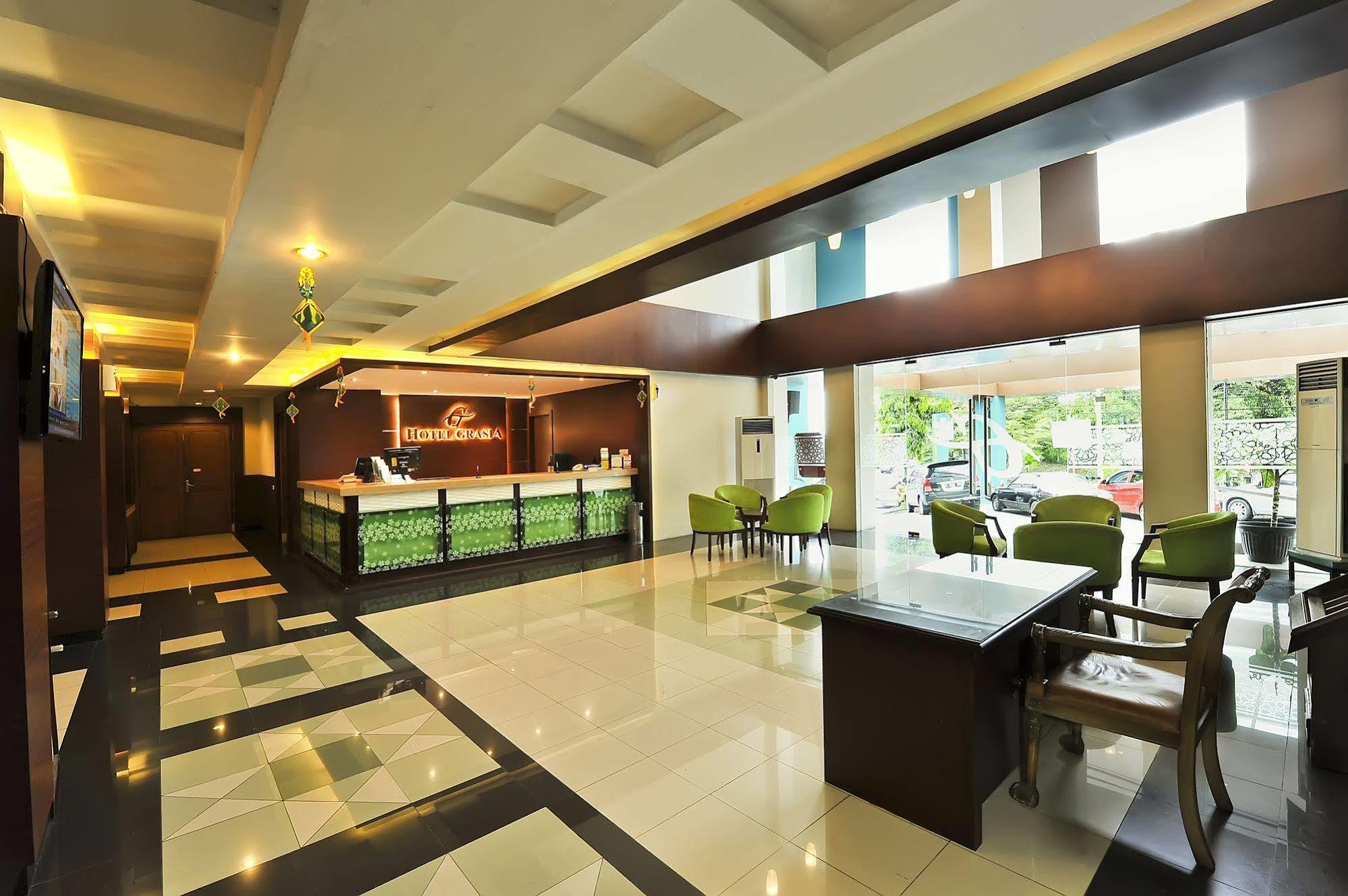 Hotel Grasia Semarang Bagian luar foto