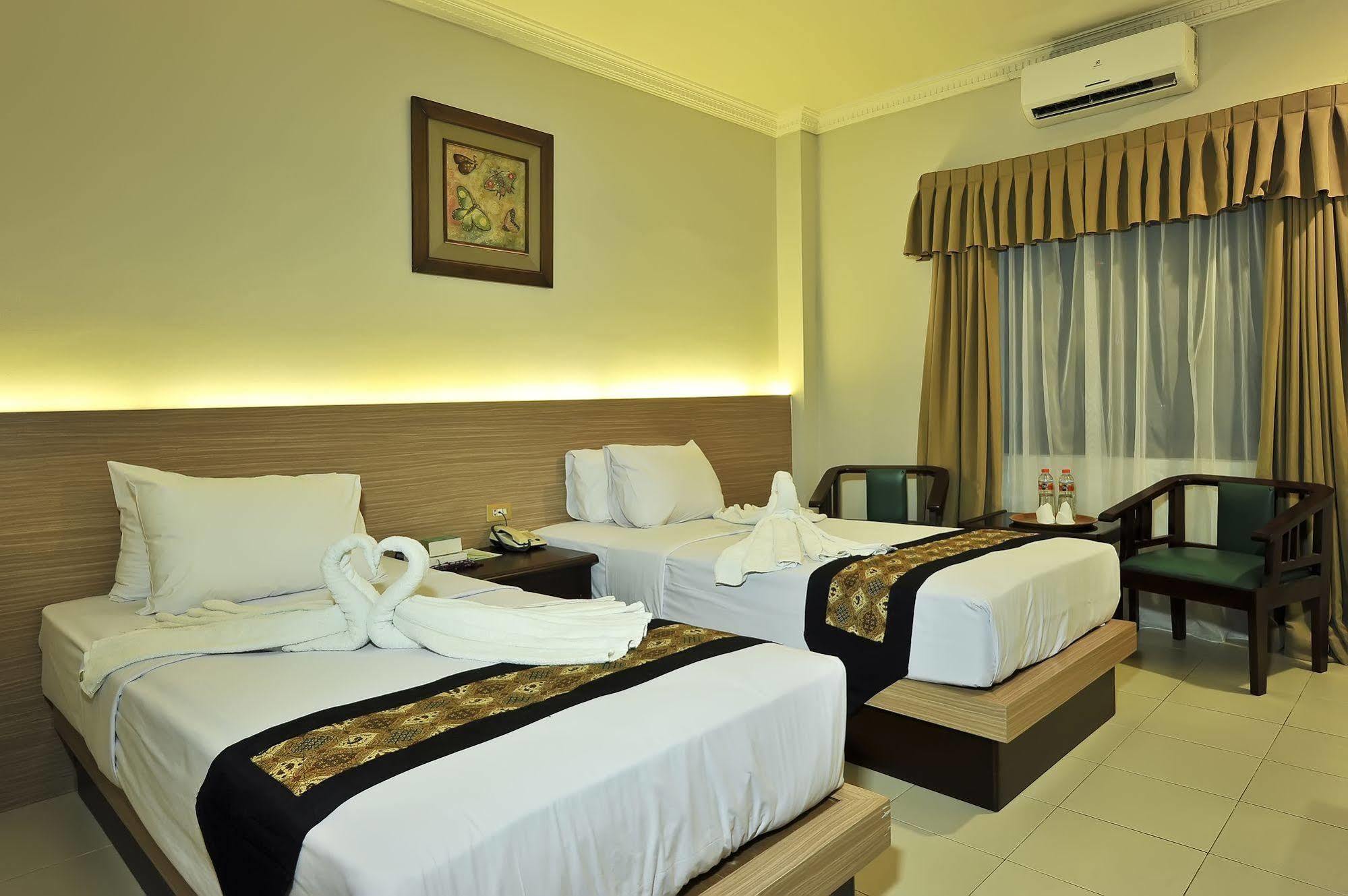 Hotel Grasia Semarang Bagian luar foto